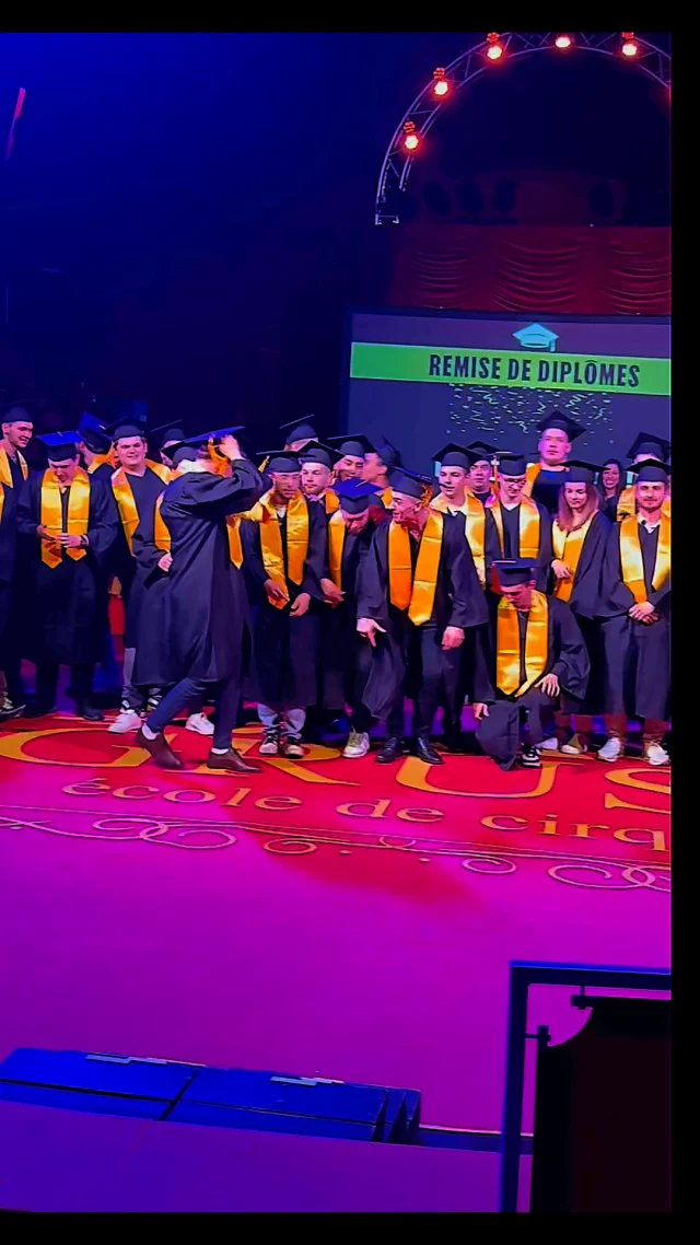 🎓✨ Le 5 juin dernier, nous avons eu l’immense plaisir de célébrer la remise de diplômes des élèves ingénieurs du CESI… sous le chapiteau du Cirque Gruss !Une soirée mémorable, haute en émotions et en couleurs 🎪Entre performances artistiques spectaculaires, cadre enchanteur et cocktail d’exception signé Amandine Traiteur, la magie était au rendez-vous. 👏Félicitations à tous les diplômés pour cette belle réussite !Nous vous adressons nos vœux les plus sincères de succès pour la suite de vos aventures professionnelles 🚀—#CESI #RemiseDeDiplômes #Événementiel #Traiteur #CirqueGruss
