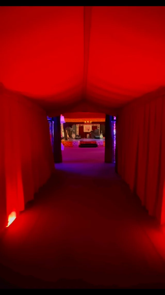 « Le 12 juin, c’est sous le majestueux chapiteau du Cirque Gruss 🎪🎪que les apéros d’Angèle ont pris vie. Une soirée féerique où paillettes,🤩musique entraînante, coupes de champagne et cocktails raffinés ont enchanté tous les invités. Une célébration inoubliable dans l’écrin magique du Cirque Gruss 🥳🤩! #ApéroDAngèle #CirqueGruss #SoiréeFestive #CocktailParty #ChampagneEtPaillettes #ÉvénementMagique #FêteAuCirque. » LES APEROS D’ANGELE